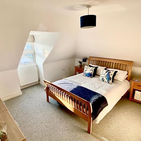 Swanage Holiday Penthouse Apartment, Moments From Beach And Town, On Site Parking, Fast Wifi, Sleeps Up To 6, Rated Exceptional Eksteriør billede