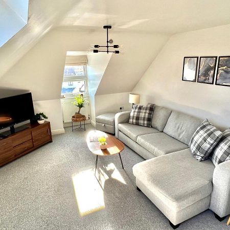 Swanage Holiday Penthouse Apartment, Moments From Beach And Town, On Site Parking, Fast Wifi, Sleeps Up To 6, Rated Exceptional Eksteriør billede
