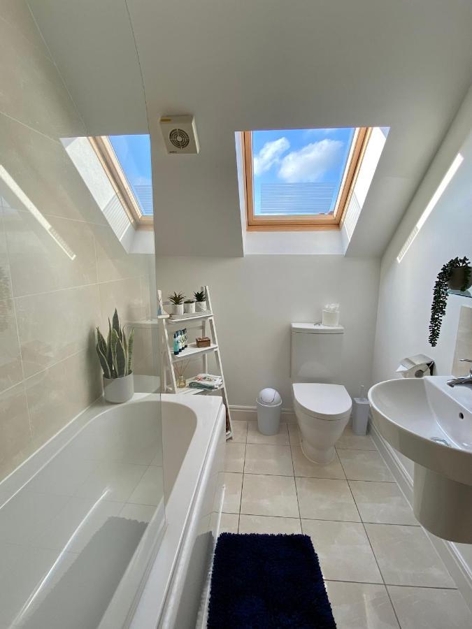 Swanage Holiday Penthouse Apartment, Moments From Beach And Town, On Site Parking, Fast Wifi, Sleeps Up To 6, Rated Exceptional Eksteriør billede