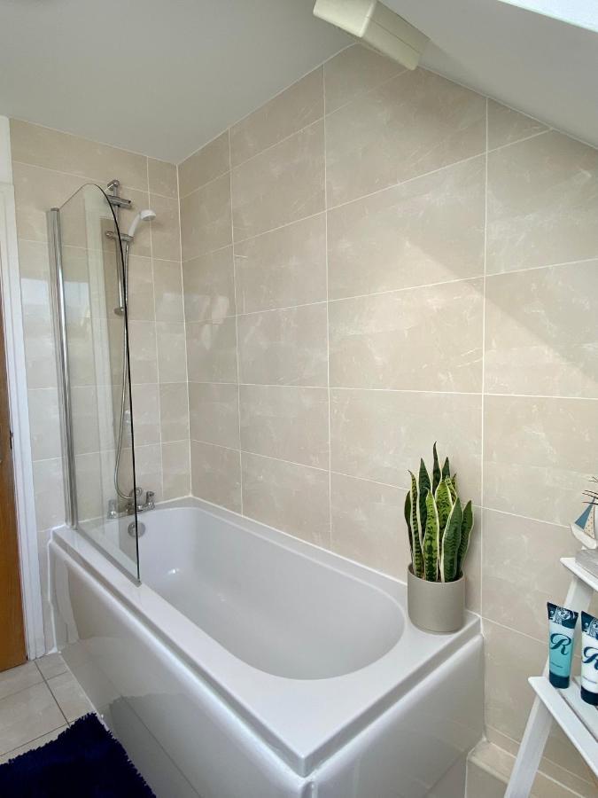 Swanage Holiday Penthouse Apartment, Moments From Beach And Town, On Site Parking, Fast Wifi, Sleeps Up To 6, Rated Exceptional Eksteriør billede