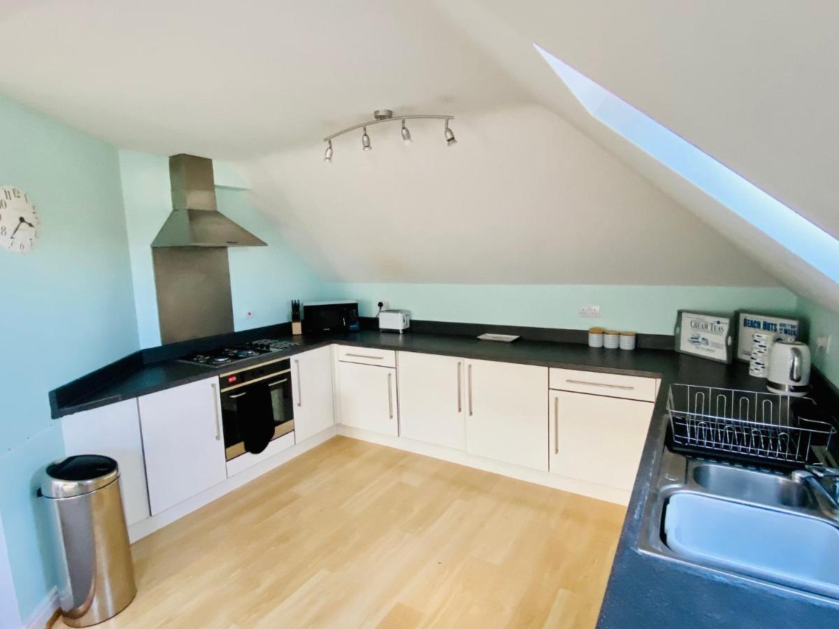 Swanage Holiday Penthouse Apartment, Moments From Beach And Town, On Site Parking, Fast Wifi, Sleeps Up To 6, Rated Exceptional Eksteriør billede